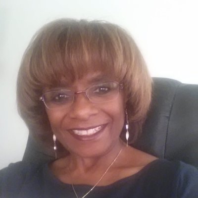 Profile Picture of Julia Turner (@JturnerJulia) on Twitter