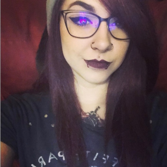 Violet Blaire - Poshmark Profile Picture of Violet Blaire (@violetblaire) on Poshmark