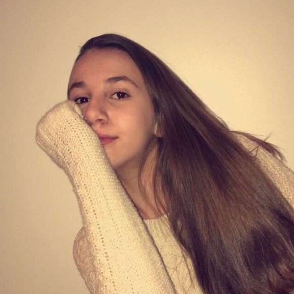 Profile Picture of Ryan Sharp (@ryanelizabeth32) on Poshmark