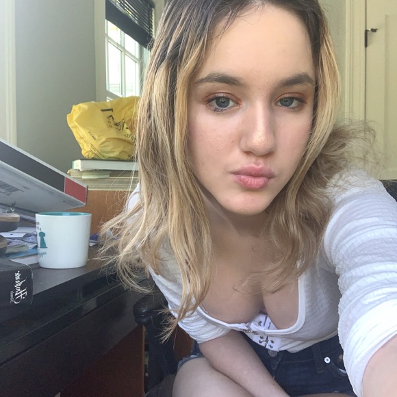 Profile Picture of Allison Mark (@alliemark000) on Poshmark