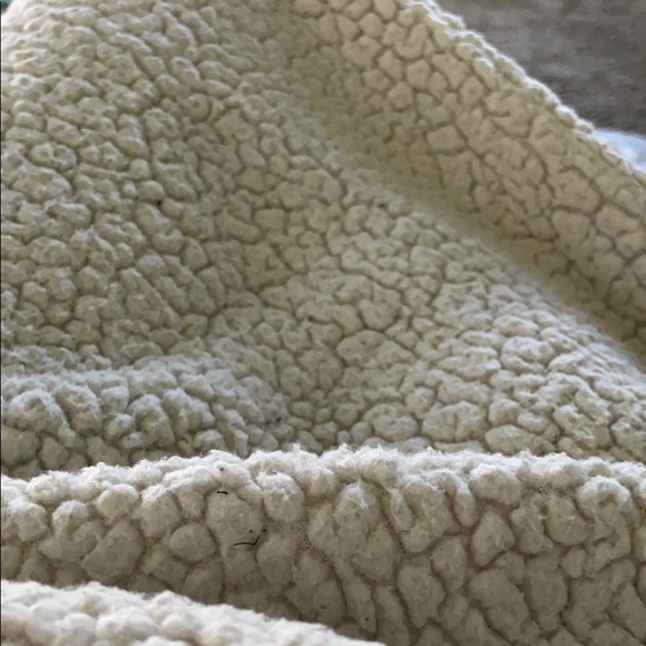 Profile Picture of Olivia Ferrell (@oliviajade409) on Poshmark