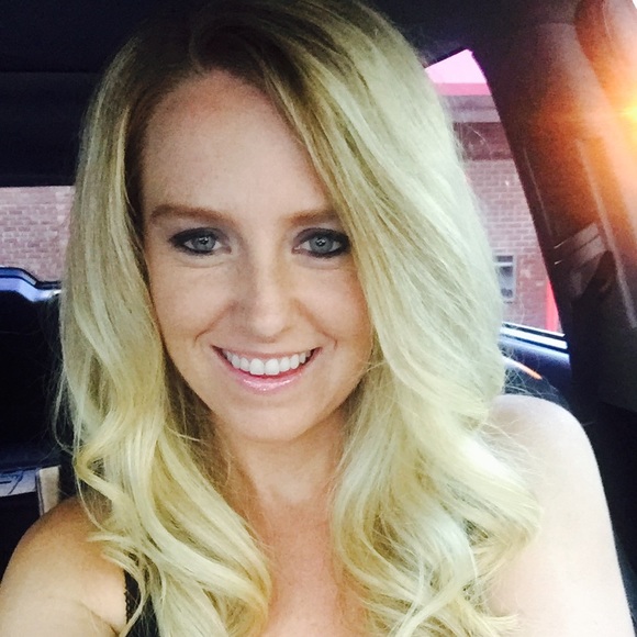 Profile Picture of Mackenzie Rosette (@mrosette01) on Poshmark