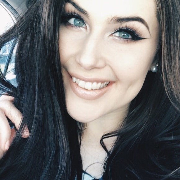 Profile Picture of Mary Fighera (@trishthegreat13) on Poshmark