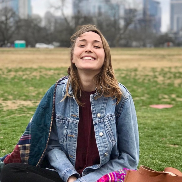 Profile Picture of Allison Thomas (@alli_tomton) on Poshmark