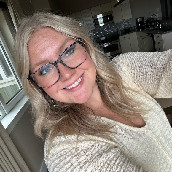 Profile Picture of Maddy Hellberg (@yewsuq) on Poshmark