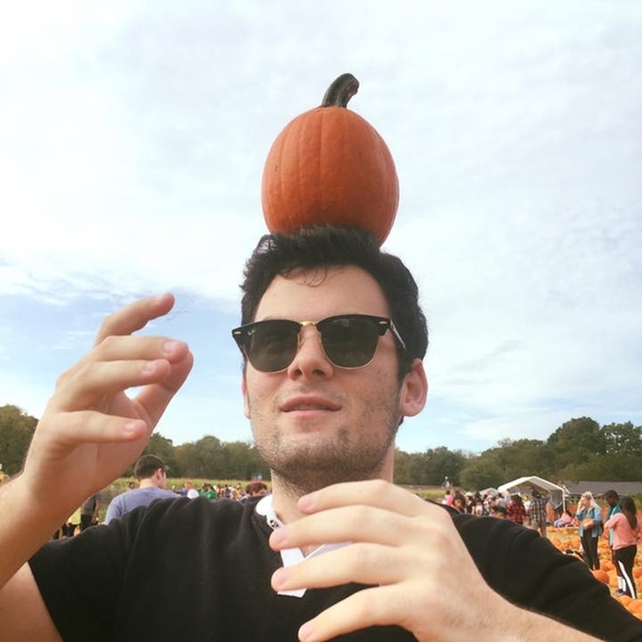 Profile Picture of Danny Fradin (@dannyfradin) on Poshmark