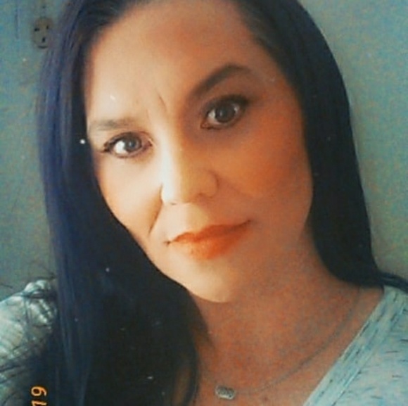 Profile Picture of Bobbi Wright (@wrightbobbi77) on Poshmark