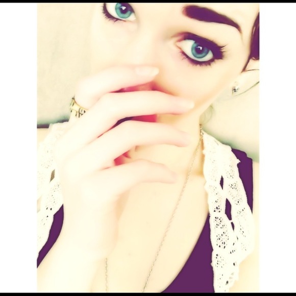 Profile Picture of Alora Davis (@silversprings_) on Poshmark