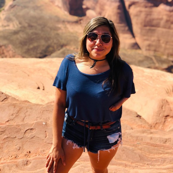 Profile Picture of Amber Ayala (@amberayala) on Poshmark