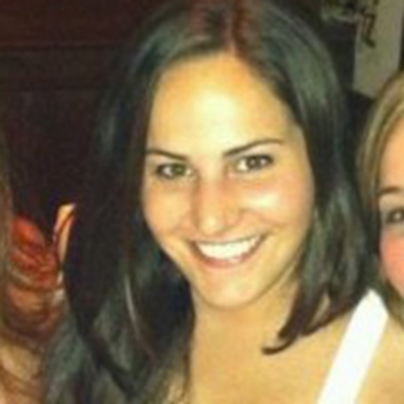 Profile Picture of Melanie Albert (@mellow9588) on Poshmark