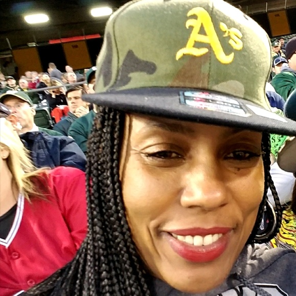 Profile Picture of Nylah Batts (@nrbatts) on Poshmark