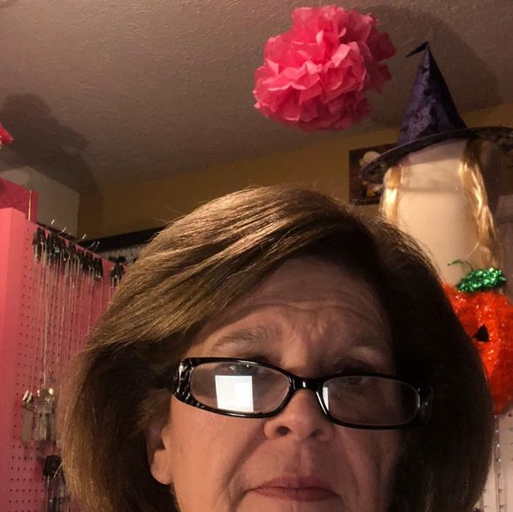 Profile Picture of Deborah Higgins (@deborah_higgins) on Poshmark