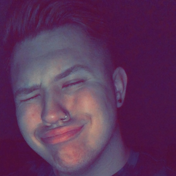 Profile Picture of Blayne Agrusso (@blayneold) on Poshmark