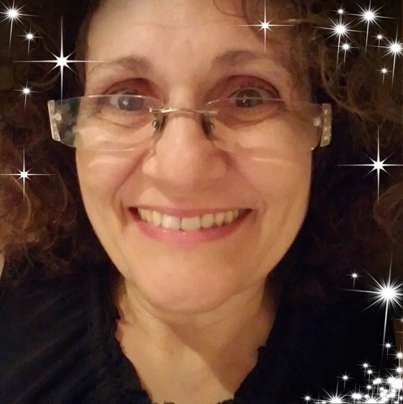 Profile Picture of Anna Scheller (@ascheller) on Poshmark