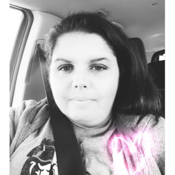 Profile Picture of Danielle Fuqua (@daniellefuqua) on Poshmark