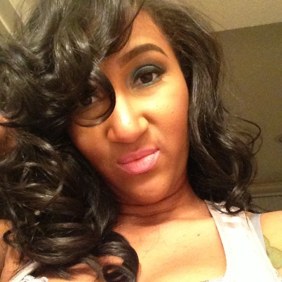 Profile Picture of Amber Adger (@aadger816) on Poshmark