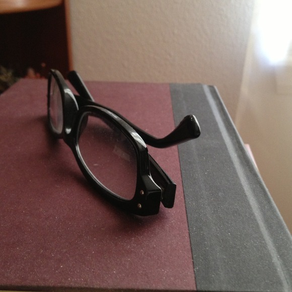 Profile Picture of Angela Morra (@nick2matt) on Poshmark