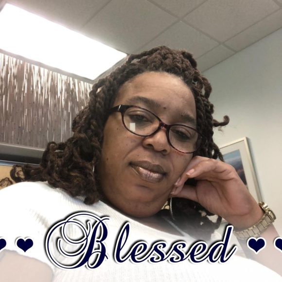 Profile Picture of Kimberly Dent (@kimberlydent) on Poshmark