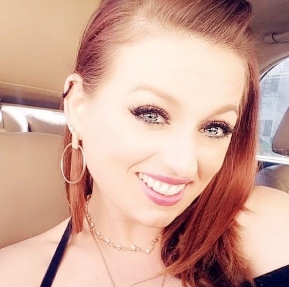Profile Picture of Karissa Lavanway (@kateyes11) on Poshmark