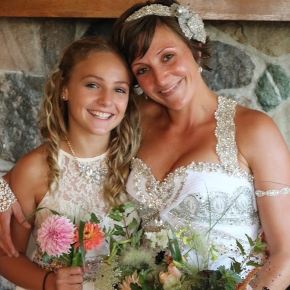 Profile Picture of Amber Gutschenritter (@ajanegutsch) on Poshmark