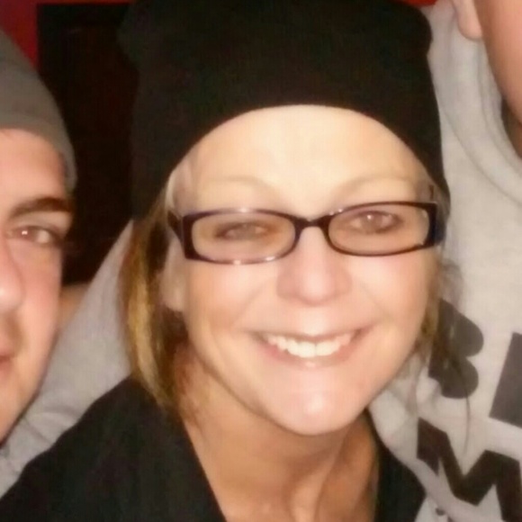 Profile Picture of Jill Schaumburger (@jillrsch) on Poshmark