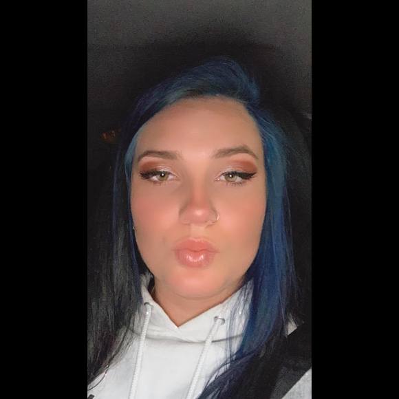 Profile Picture of Haley Annette (@iloveyou_123498) on Poshmark