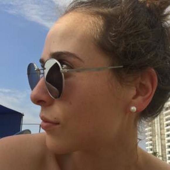 Profile Picture of María Aristizábal (@maristi) on Poshmark