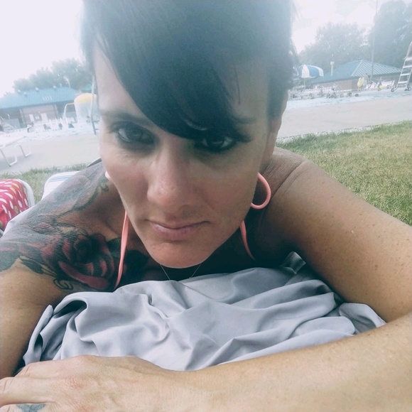 Profile Picture of Roberta Bable (@rdalpiaz57) on Poshmark