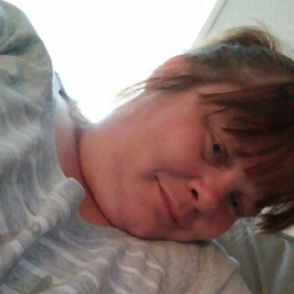 Profile Picture of Melissa Murzynski (@murmel1212) on Poshmark