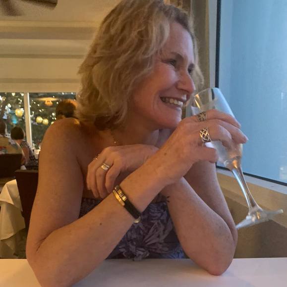 Profile Picture of Janette Fingernagel (@nette_finger) on Poshmark