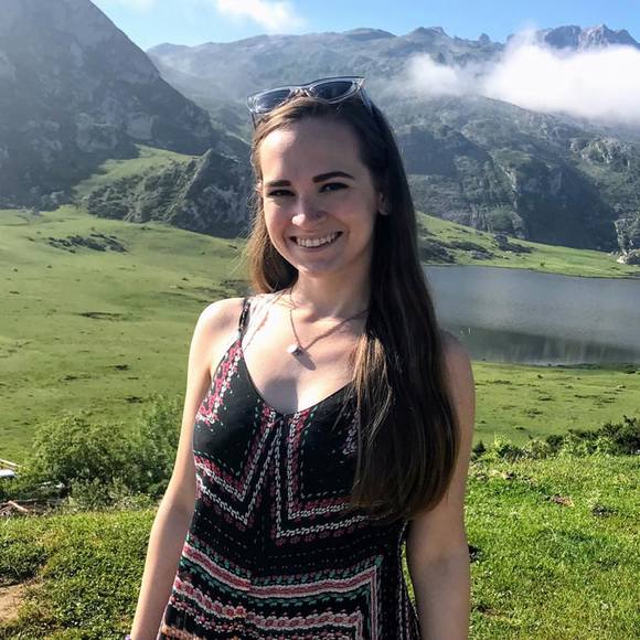Profile Picture of Bethany Bluel (@bethany_bluel) on Poshmark