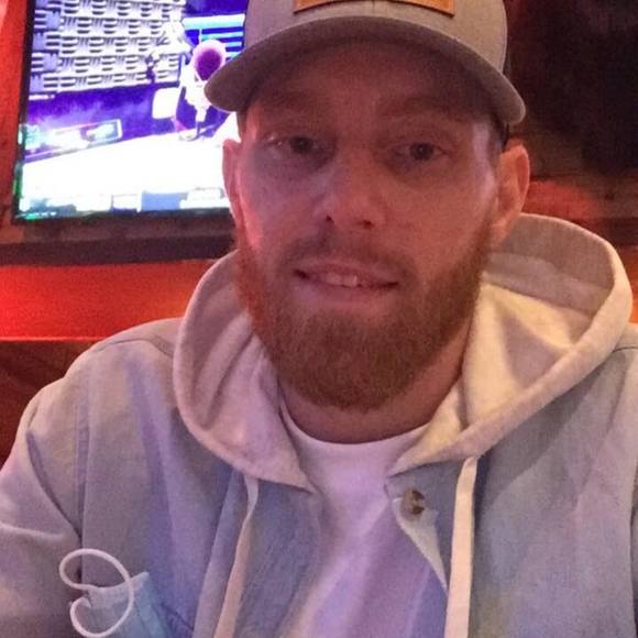 Profile Picture of Tyler Craig (@tyler7052) on Poshmark