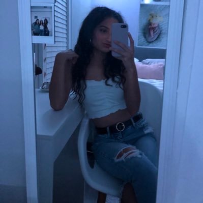 Profile Picture of Laura Contreras (@_laurac99) on Twitter