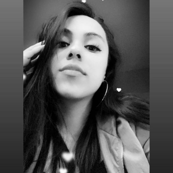 Profile Picture of Carina Gonzalez (@cyncicbry2008) on Poshmark