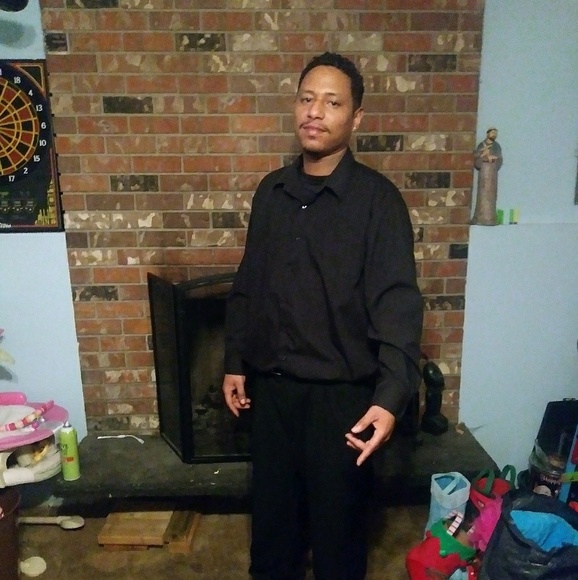 Profile Picture of Daniel Hines (@dee4l86) on Poshmark