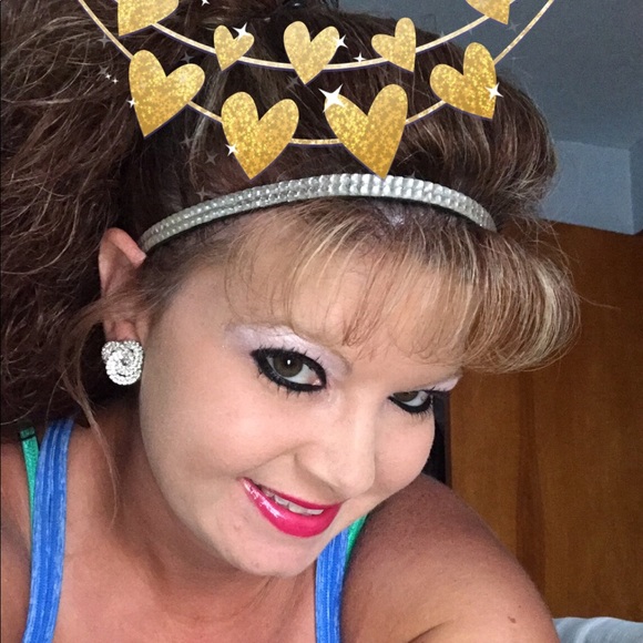 Profile Picture of Crystal Siefford (@csiefford2008) on Poshmark