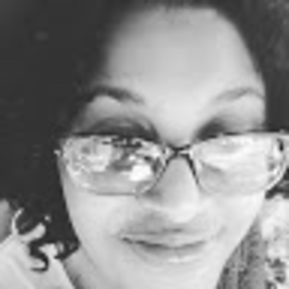 Profile Picture of Cheila elise Deboise (@cheilaelise) on Poshmark