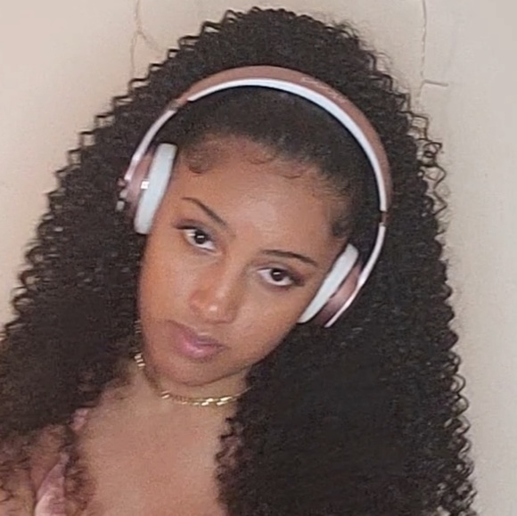 Profile Picture of Chanel Almanzar (@lushbeautiness) on Poshmark