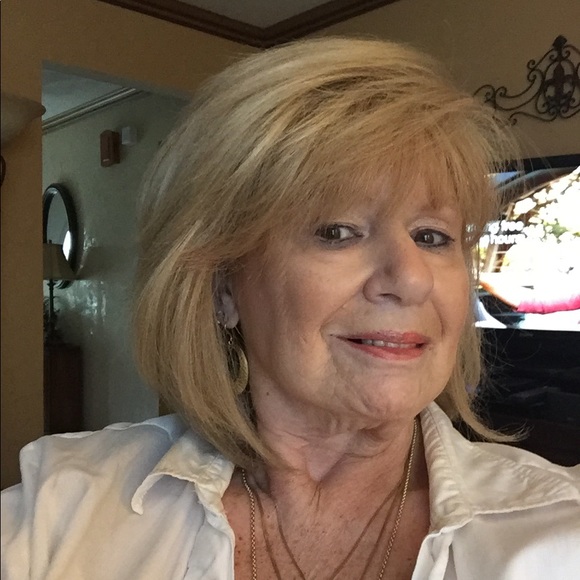 Profile Picture of Barbara Jackson (@barb98j) on Poshmark