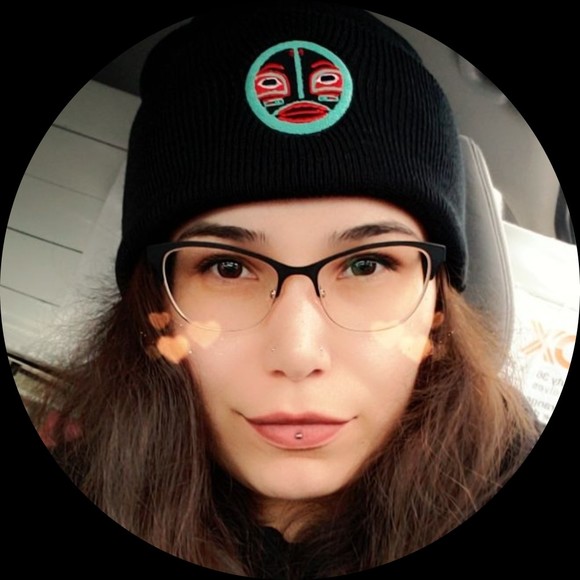 Profile Picture of Iris Campbell (@clovecoyote) on Poshmark