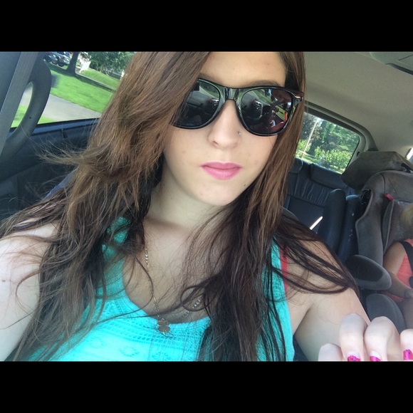 Profile Picture of Sarah Gaudioso (@xlthatgirllx) on Poshmark