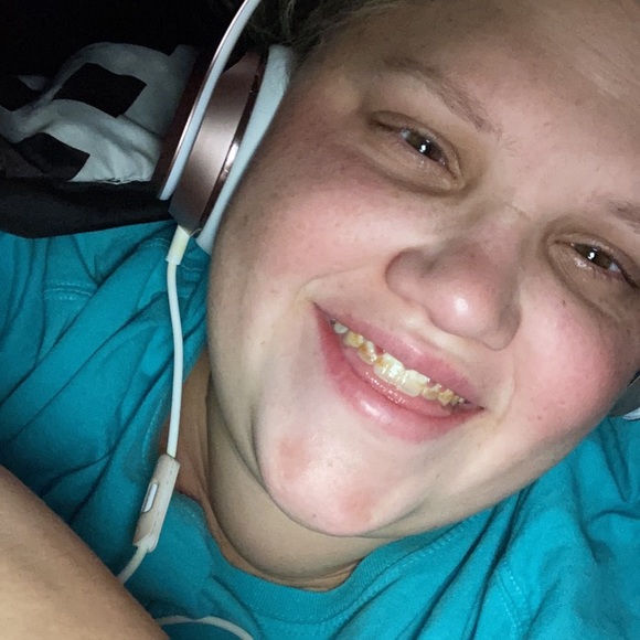 Profile Picture of Alicia Turnmire (@aliciaturnmire) on Poshmark