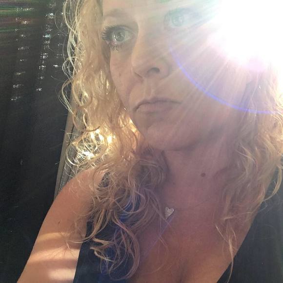 Profile Picture of Amy Mcmurray (@amymcmurray120) on Poshmark
