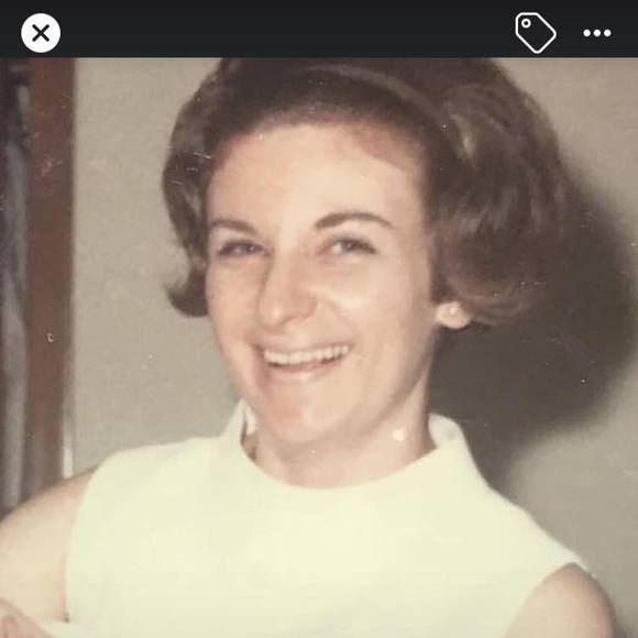 Profile Picture of Chandra Campbell reinhardt (@chandracampbell) on Poshmark