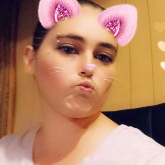 Profile Picture of Danielle Swartz (@danielleswar467) on Poshmark