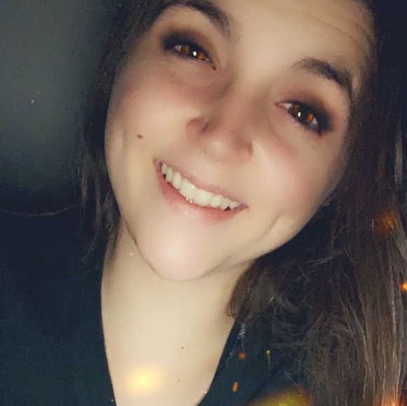 Profile Picture of Myra Crabtree (@myramcrabtree) on Poshmark