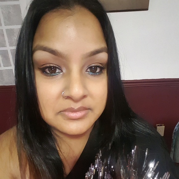 Profile Picture of Atina Jagessar (@atina34) on Poshmark