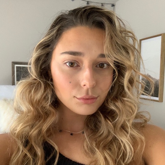 Profile Picture of Siena Ferdinandi (@sferdinandi) on Poshmark