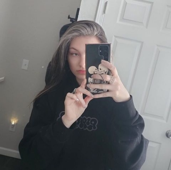 Profile Picture of Nova Lamblez (@oopsie_daisy__) on Poshmark