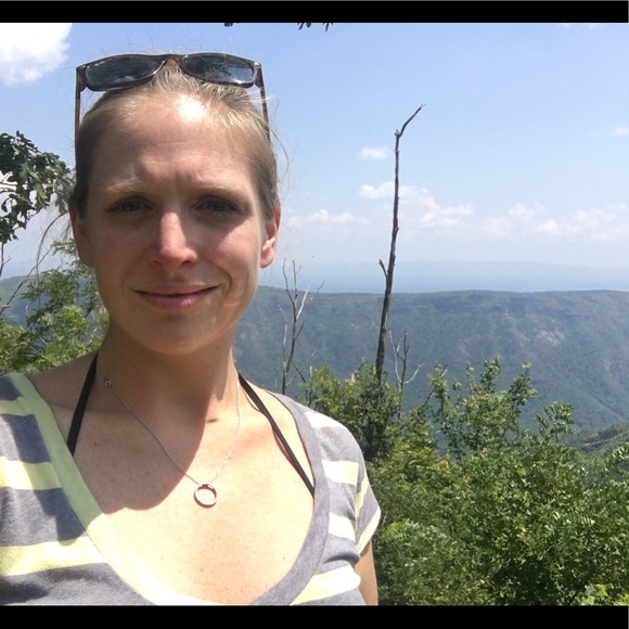 Profile Picture of Danielle Malecek (@malecek) on Poshmark